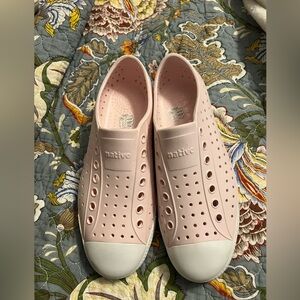 Native Women's Light Pink Slip-On Sneakers, only tried on